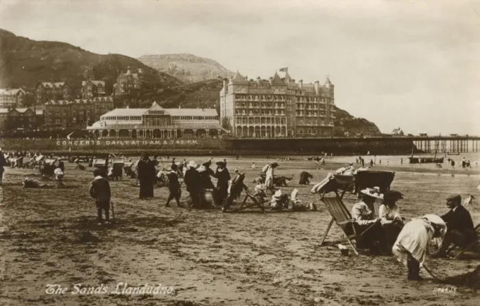Framed Print : Llandudno / Sands 1913 Framed Print : Llandudno / Sands 1913