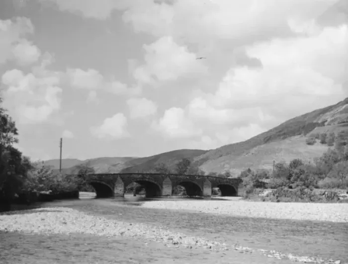 Framed Print : Llanelltydd Bridge, Wales Framed Print : Llanelltydd Bridge, Wales