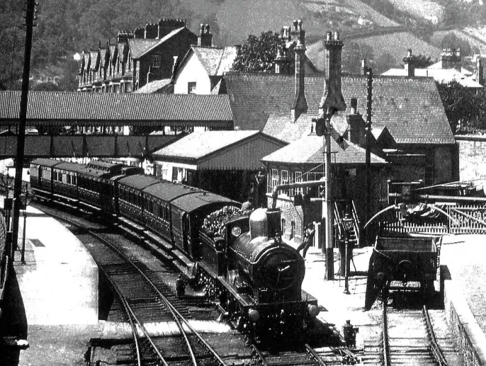 Framed Print : Llangollen Railway Station, early 1900s Framed Print : Llangollen Railway Station, early 1900s