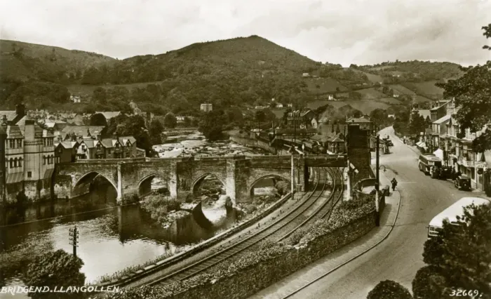 Framed Print : Llangollen, River Dee and Bridge Framed Print : Llangollen, River Dee and Bridge