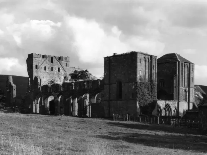 Framed Print : Llanthony Abbey Framed Print : Llanthony Abbey