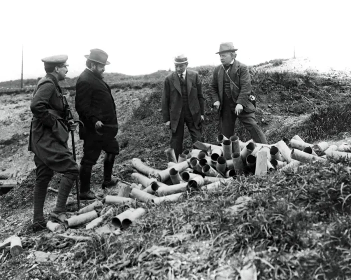 Framed Print : Lloyd George discussing ammunition supply, WW1 Framed Print : Lloyd George discussing ammunition supply, WW1