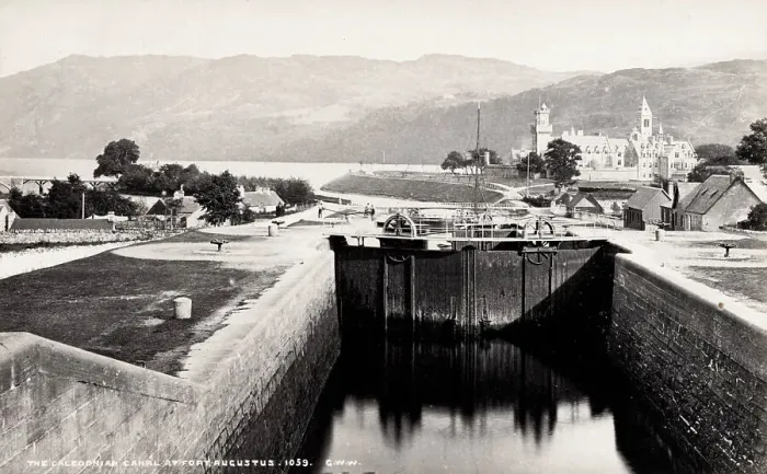 Framed Print : Lock on the Caledonian Canal at Fort Augustus, Scotland
