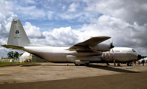 Lockheed L-100-30 KAF324