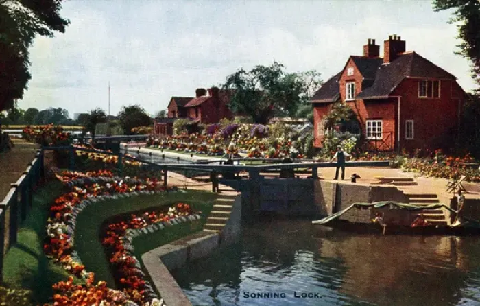 Framed Print : Lockhouse, Sonning, Berkshire Framed Print : Lockhouse, Sonning, Berkshire