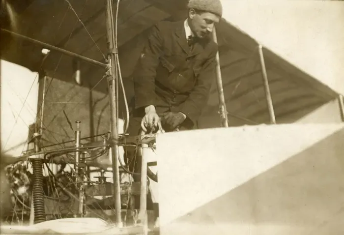 Framed Print : Lon Delagrange (1872-1910) in his Voisin-Delagrange III