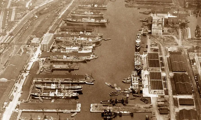 Framed Print : London aerial view of Victoria Dock in the 1920s Framed Print : London aerial view of Victoria Dock in the 1920s