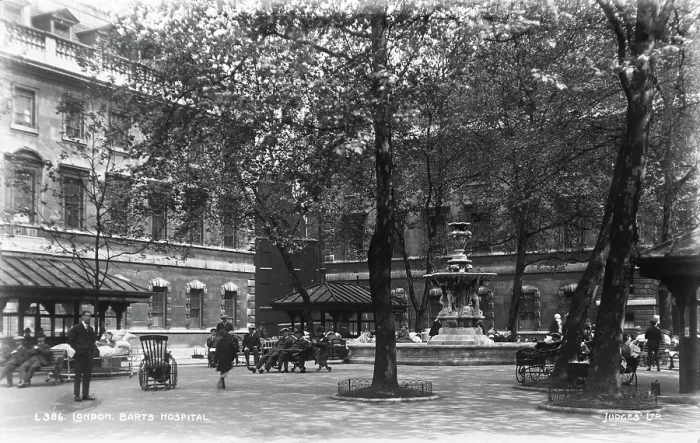 Framed Print : London Barts Hospital Courtyard Framed Print : London Barts Hospital Courtyard