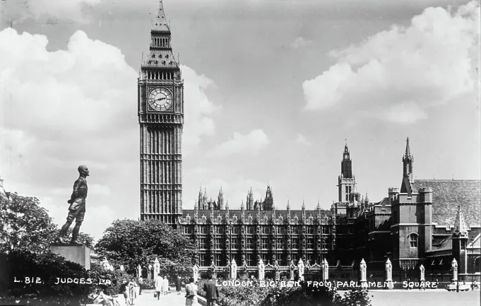 Framed Print : London Big Ben from Parliament Square Framed Print : London Big Ben from Parliament Square