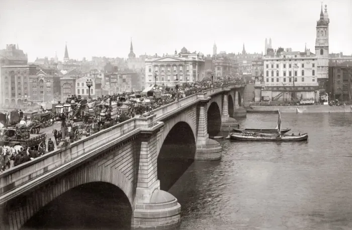 Framed Print : London Bridge, boats on River Thames, c. 1880 s Framed Print : London Bridge, boats on River Thames, c. 1880 s