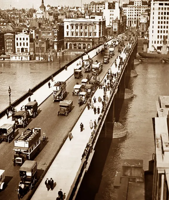Framed Print : London Bridge, early 1900s Framed Print : London Bridge, early 1900s