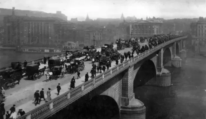 Framed Print : London Bridge / Look North Framed Print : London Bridge / Look North