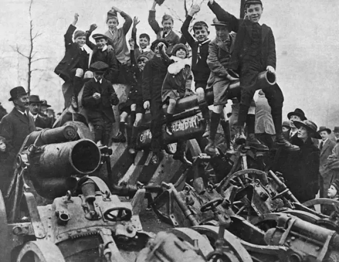 Framed Print : London children on Armistice Day Framed Print : London children on Armistice Day