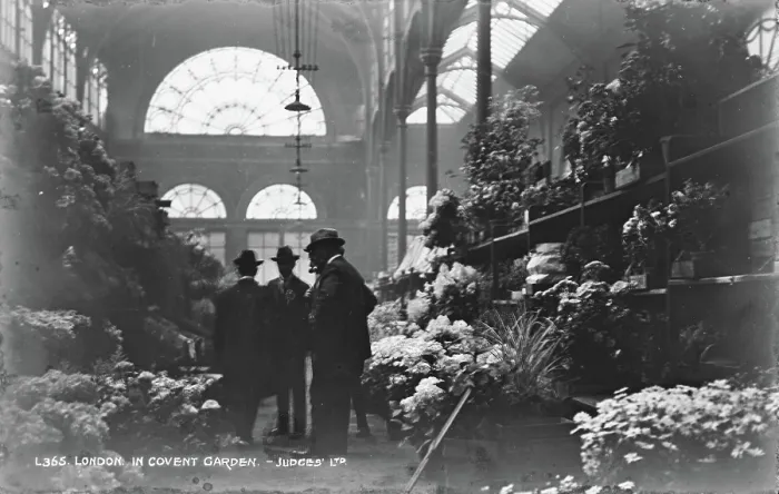 Framed Print : London in Covent Garden Framed Print : London in Covent Garden