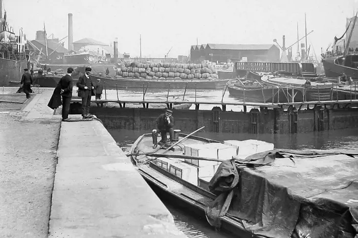 Framed Print : London Docks Framed Print : London Docks