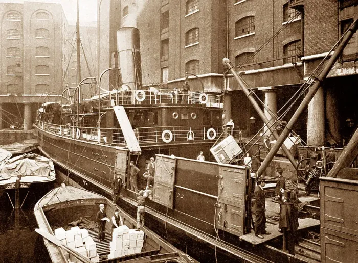 Framed Print : London docks, early 1900s Framed Print : London docks, early 1900s