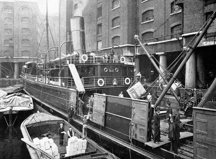 Framed Print : London docks, early 1900s Framed Print : London docks, early 1900s