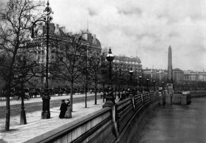 Framed Print : London / Embankment Framed Print : London / Embankment