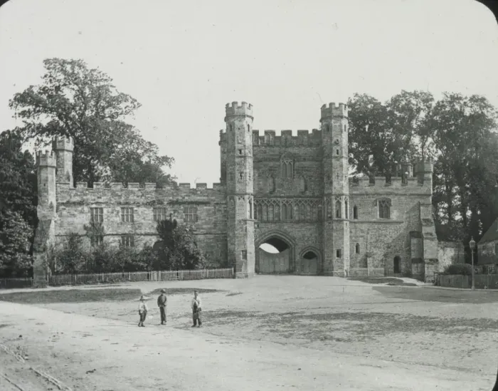 Framed Print : London, England - Battle Abbey Gatehouse Framed Print : London, England - Battle Abbey Gatehouse