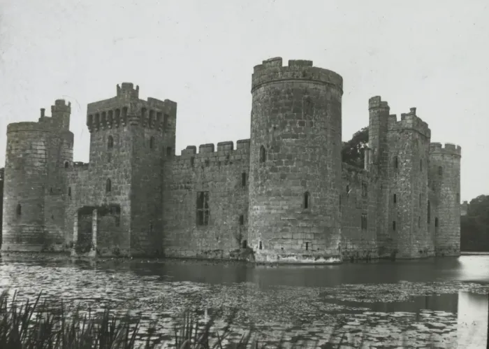 Framed Print : London, England - Another view of Bodiam Castle Framed Print : London, England - Another view of Bodiam Castle