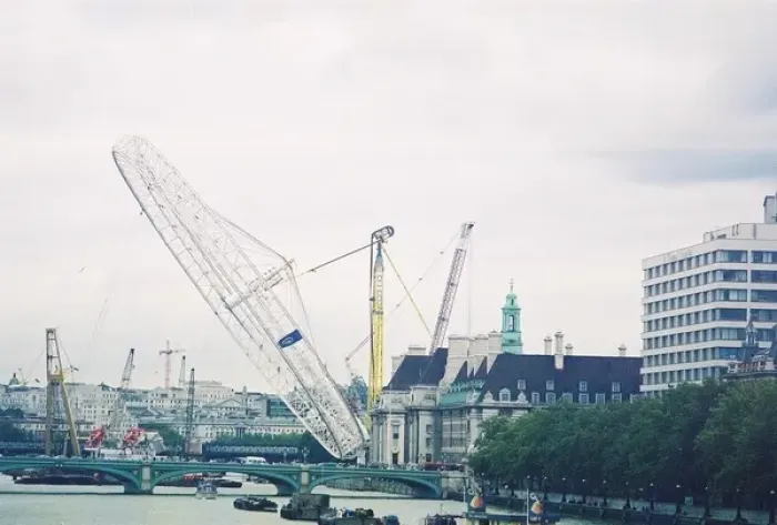 Framed Print : London Eye going up