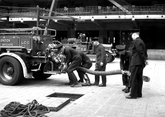 Framed Print : London firefighters training at Brigade HQ, Lambeth SE1 Framed Print : London firefighters training at Brigade HQ, Lambeth SE1