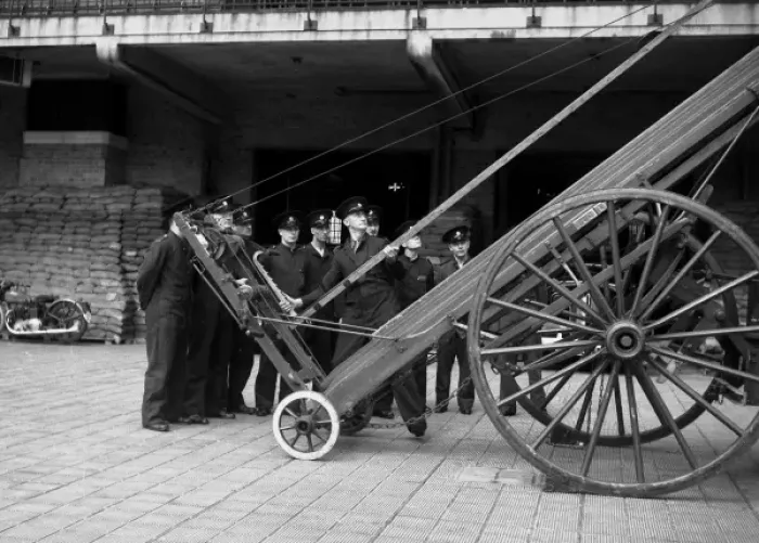 Framed Print : London firefighters training at Brigade HQ, Lambeth SE1 Framed Print : London firefighters training at Brigade HQ, Lambeth SE1