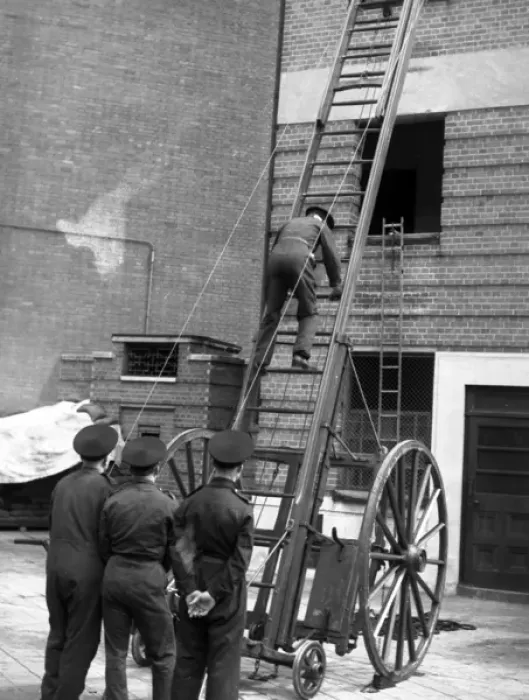 Framed Print : London firefighters training at Brigade HQ, Lambeth SE1 Framed Print : London firefighters training at Brigade HQ, Lambeth SE1