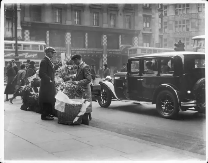 Framed Print : London Flower Seller Framed Print : London Flower Seller