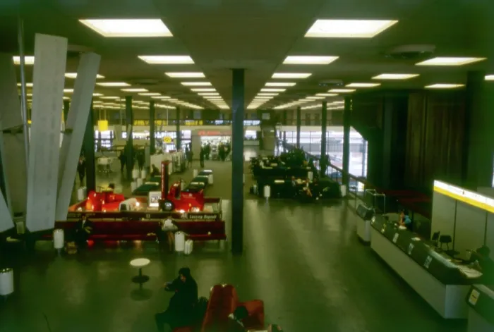 Framed Print : London Heathrow Airport Terminal (interior). Date: circa 1960s Framed Print : London Heathrow Airport Terminal (interior). Date: circa 1960s