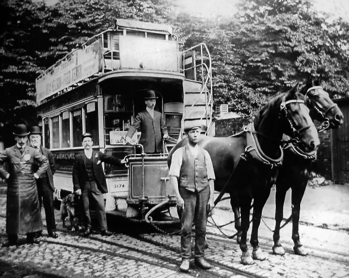 Framed Print : A London horse bus - Victorian period Framed Print : A London horse bus - Victorian period