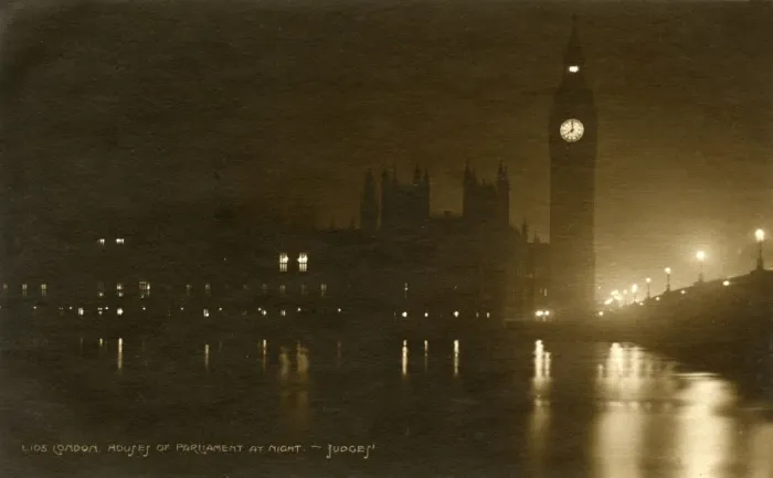 Framed Print : London - Houses of Parliament by moonlight Framed Print : London - Houses of Parliament by moonlight