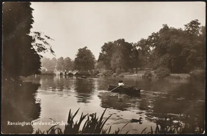 Framed Print : London / Hyde Park Framed Print : London / Hyde Park