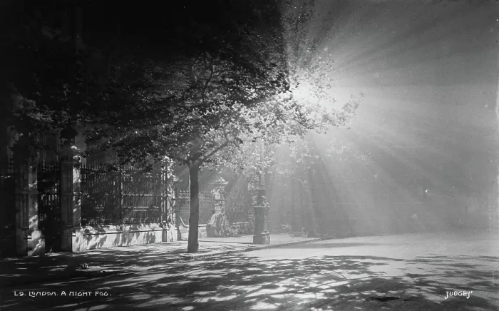 Framed Print : London A Night Fog Framed Print : London A Night Fog