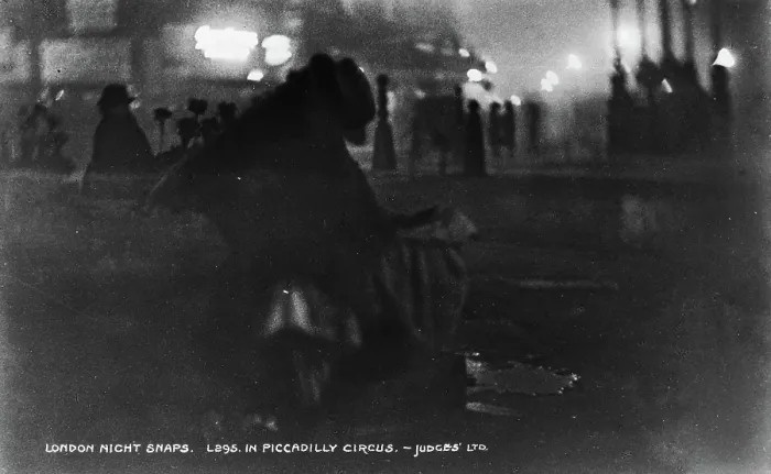 Framed Print : London Night Snaps Piccadilly Circus Framed Print : London Night Snaps Piccadilly Circus