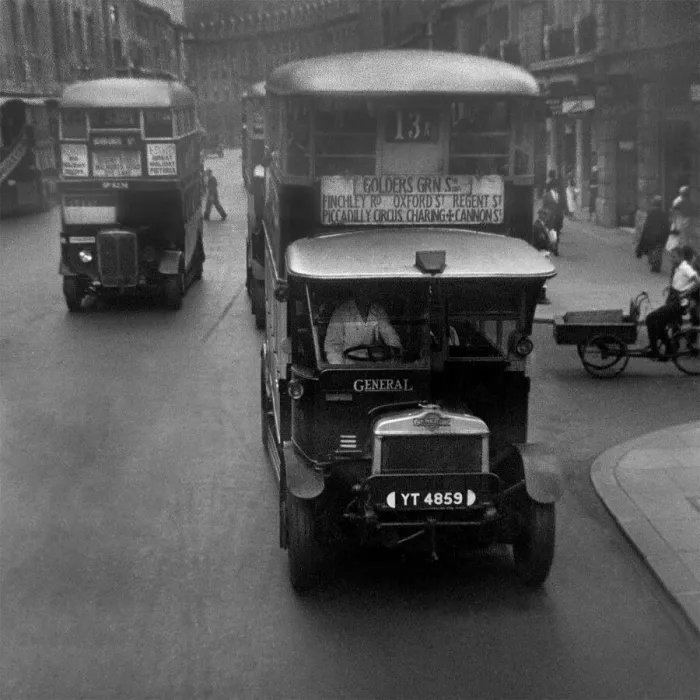 Framed Print : London omnibus in Regent Street Framed Print : London omnibus in Regent Street