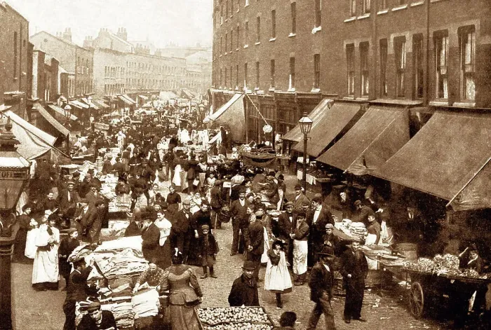 Framed Print : London Petticoat Lane Market early 1900s Framed Print : London Petticoat Lane Market early 1900s