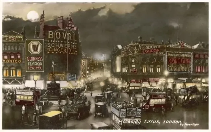 Framed Print : London / Piccadilly Circus Framed Print : London / Piccadilly Circus