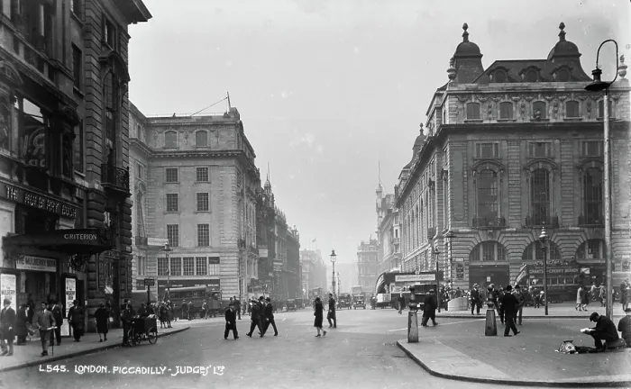 Framed Print : London Piccadilly in the Past Framed Print : London Piccadilly in the Past