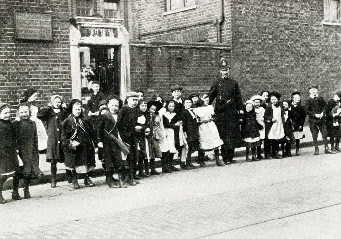 Framed Print : London policeman helps schoolchildren cross the road Framed Print : London policeman helps schoolchildren cross the road