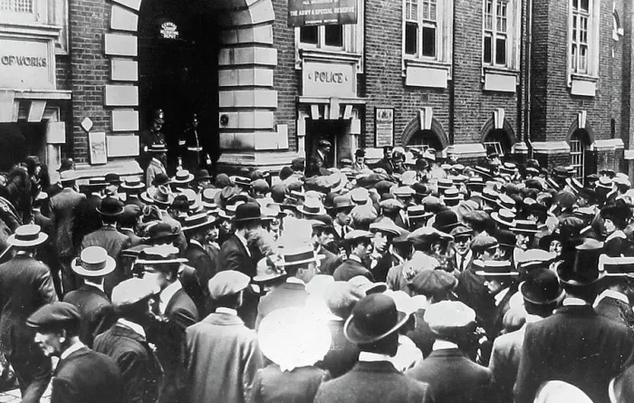 Framed Print : A London Recruiting Depot during WW1 Framed Print : A London Recruiting Depot during WW1