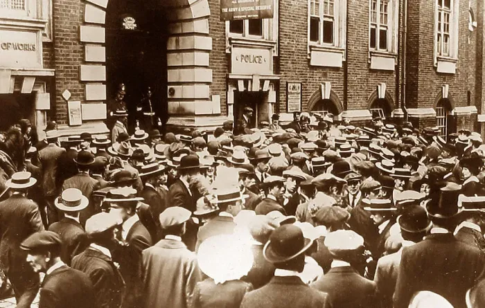 Framed Print : A London Recruiting Depot during WW1 Framed Print : A London Recruiting Depot during WW1