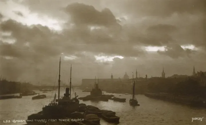 Framed Print : London - The River Thames from Tower Bridge looking west Framed Print : London - The River Thames from Tower Bridge looking west