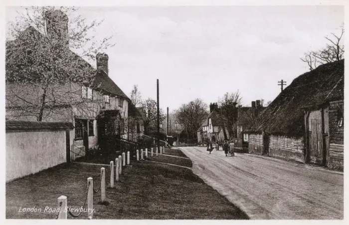 Framed Print : London Road, Blewbury, Berkshire Framed Print : London Road, Blewbury, Berkshire