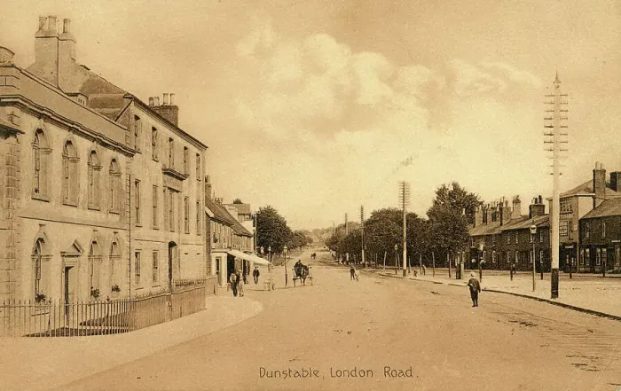 Framed Print : London Road, Dunstable, Bedfordshire Framed Print : London Road, Dunstable, Bedfordshire