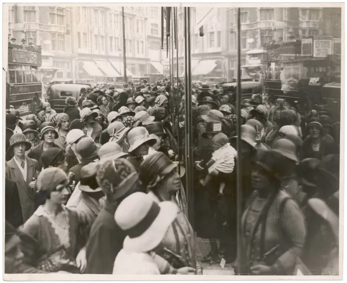 Framed Print : London Sales 1931 Framed Print : London Sales 1931