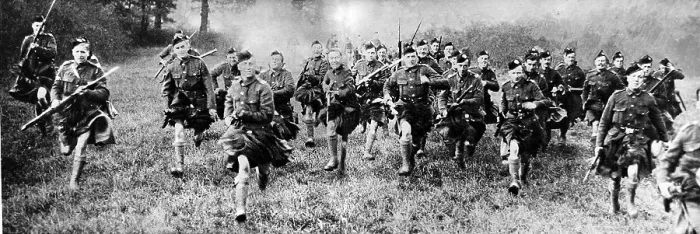 Framed Print : London Scottish soldiers charging with the bayonet Framed Print : London Scottish soldiers charging with the bayonet
