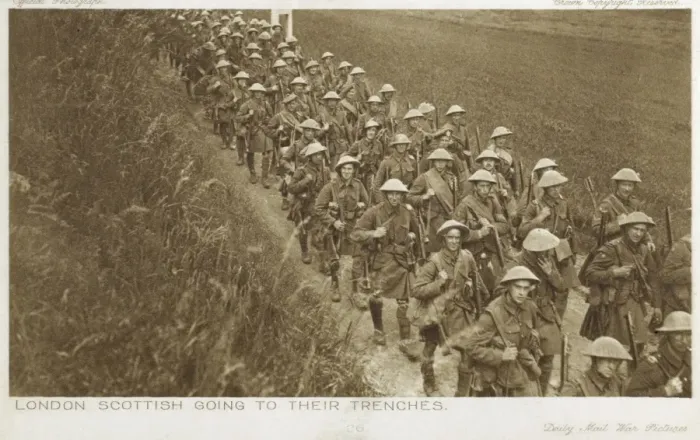 Framed Print : London Scottish Troops heading to the trenches - WWI Framed Print : London Scottish Troops heading to the trenches - WWI