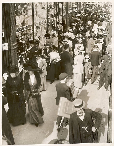 London Shoppers - 1908