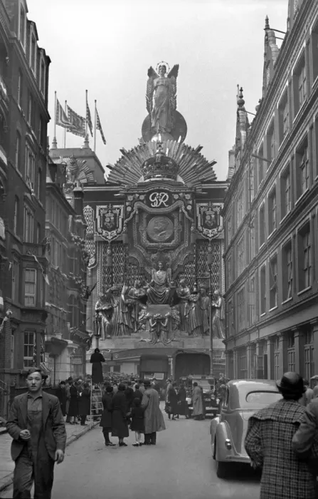 Framed Print : London street with King George VI display Framed Print : London street with King George VI display
